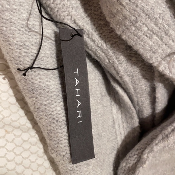 Never Worn Long Grey Tahari Sweater Vest - Picture 6 of 6